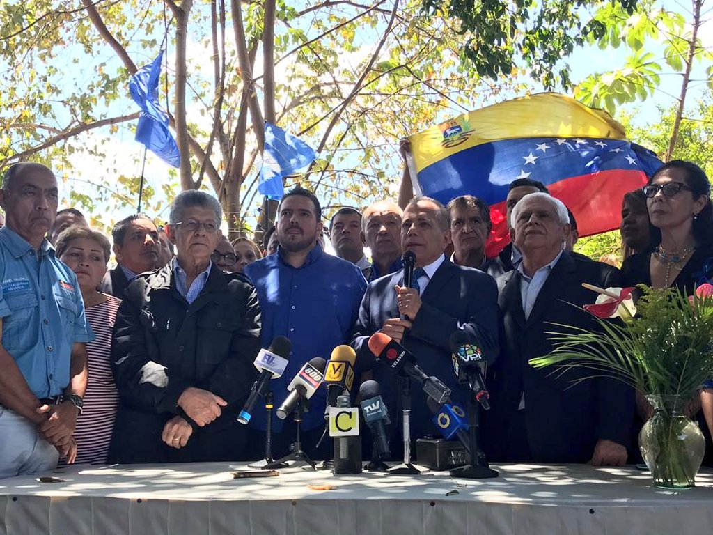 manuelrosalesg's tweet photo. Hoy nos reunimos para celebrar los 14 años de nuestro @partidoUNT, trabajando día tras día por la democracia social.

Los representantes de los partidos políticos seguimos luchando por construir un país de paz y compromiso. #UNT14AñosUnidosxVzla https://t.co/jY5UfZAecm