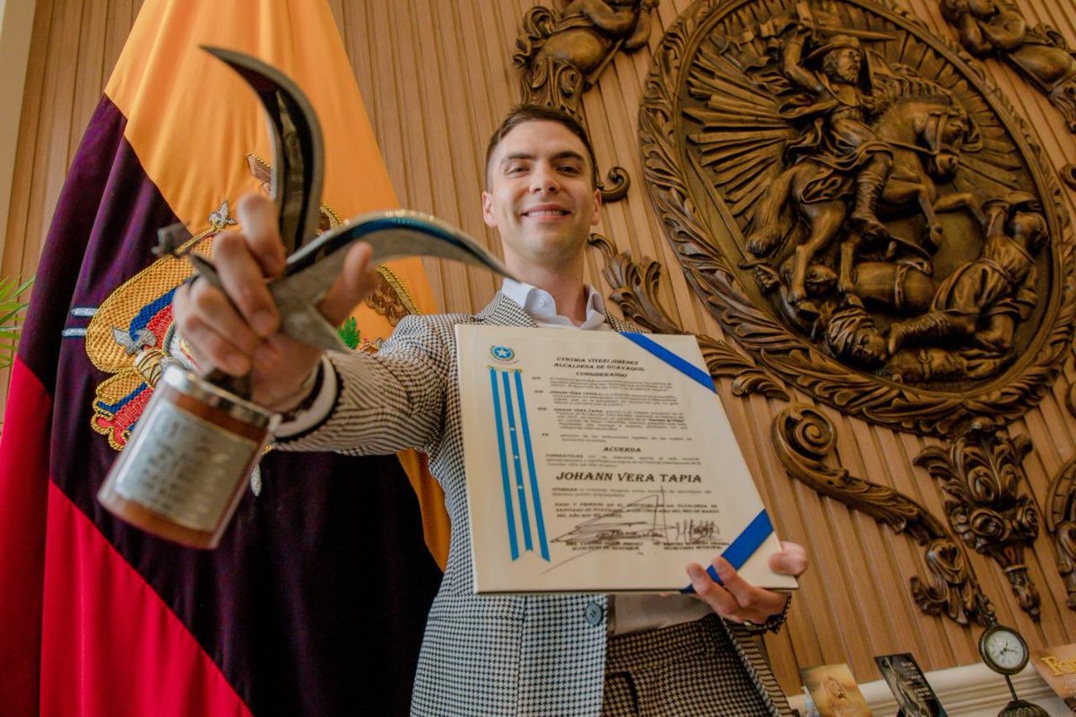 JosueSanchezEc's tweet photo. ¡La gaviota de plata llegó a casa! Hoy recibimos a @JohannVera1, reconocido por su talento y excelencia musical en el festival de #ViñaDelMar2020. ¡Gracias por ser un ejemplo para los guayaquileños y demostrar que los sueños sí se cumplen! #SoñemosJuntos https://t.co/3Je2lyiHCB