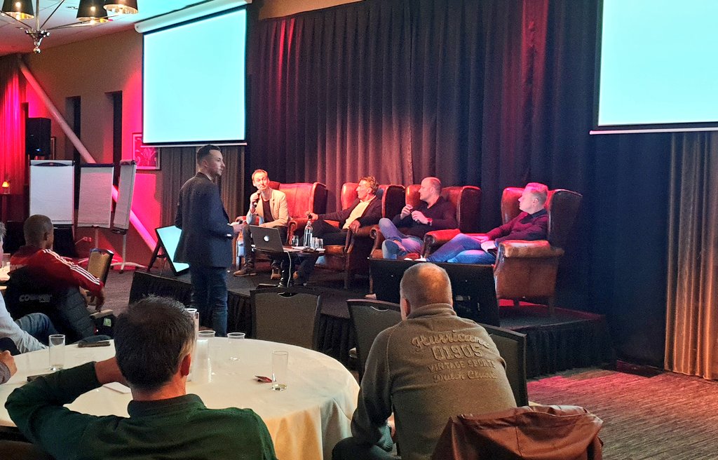 AZJeugd's tweet photo. โถ๏ธ Het laatste panel is begonnen.
๐ Aan het woord komen:
โช๏ธ Hubert Habers (@SportserviceNL)
โช๏ธ Aart Korenhoff (@KNVB)
โช๏ธ Joost van Geel (@KNHB_NL)
โช๏ธ Paul Brandenburg (AZ)
๐ฆ Zij schijnen hun licht op de toekomst van de amateurvereniging.
#AZ #AZSeminar https://t.co/PDidwmzAS5