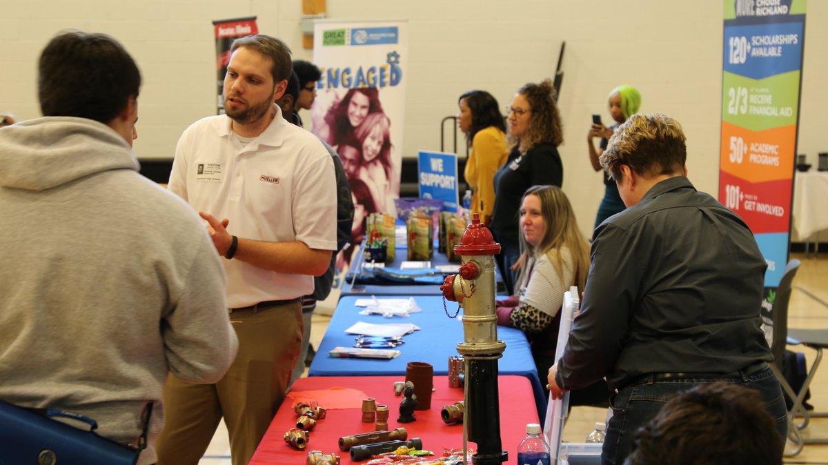 DPS61Decatur's tweet photo. Our students at Eisenhower visited with many of our community business partners at the 2020 Job Expo!
We thank them for providing job opportunities for our students! #DestinationDPS https://t.co/N2KZpgH5KQ