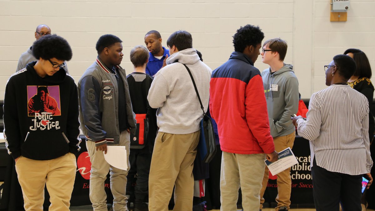 DPS61Decatur's tweet photo. Our students at Eisenhower visited with many of our community business partners at the 2020 Job Expo!
We thank them for providing job opportunities for our students! #DestinationDPS https://t.co/N2KZpgH5KQ