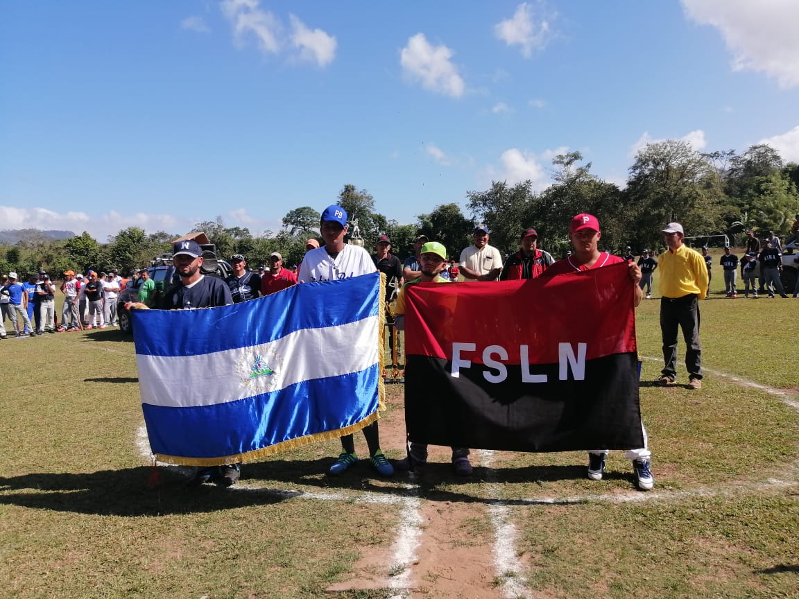 WaslalaFSLN's tweet photo. #WASLALAFSLN Apoyando el deporte🏌️‍♂️🏌️‍♀️ Inauguración de la liga Campeón de Campeones de b��isbol en la comunidad El Naranjo, el equipo ganador representará al Municipio en el torneo regional de la Costa Caribe.⚾️⚾️❤🖤
#AdelanteaconLaComunidad 
#MujeresPorLaVida https://t.co/kepnOcmcMg