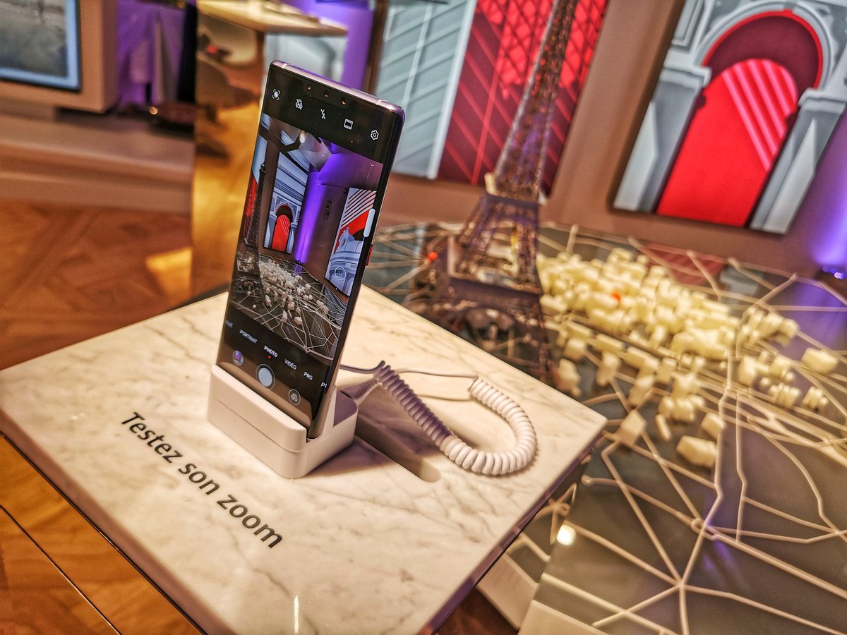 GoldenGeekBlog's tweet photo. Inauguration du tout nouveau magasin Flagship #HuaweiStoreParisOpera ! Un immense et superbe espace pour découvrir tout l'écosystème Huawei 👌 https://t.co/aCZwxmHYWm