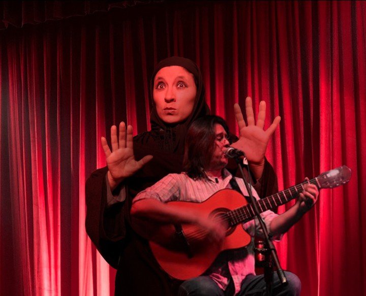 ESTRENO 
[COMEDIA]
Hoy Jueves, Viernes y Sábado a las 20h30 en la Creperola del Patio, “CUENTOS EN VERSO”. Del grupo Rama de Plata.

COVER: $18 (incluye $8 de consumo) – CON CENA $27.
RESERVAS: 2557568 / 0998589640