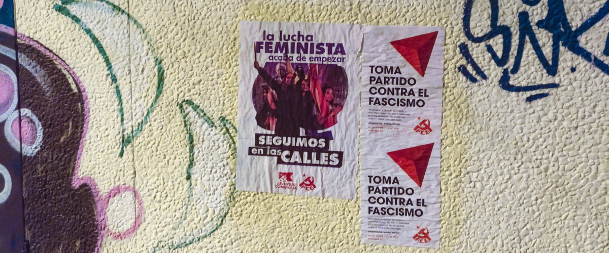 IU_Arganda's tweet photo. Anoche comenzamos actividades de preparación del #8M  acompañando a las compañeras de @elpcm en su pegada de carteles en #Arganda.

La lucha FEMINISTA acaba de empezar, seguimos en las calles ✊🏽💜♀
#8M2020 https://t.co/1CkYtz1EXM