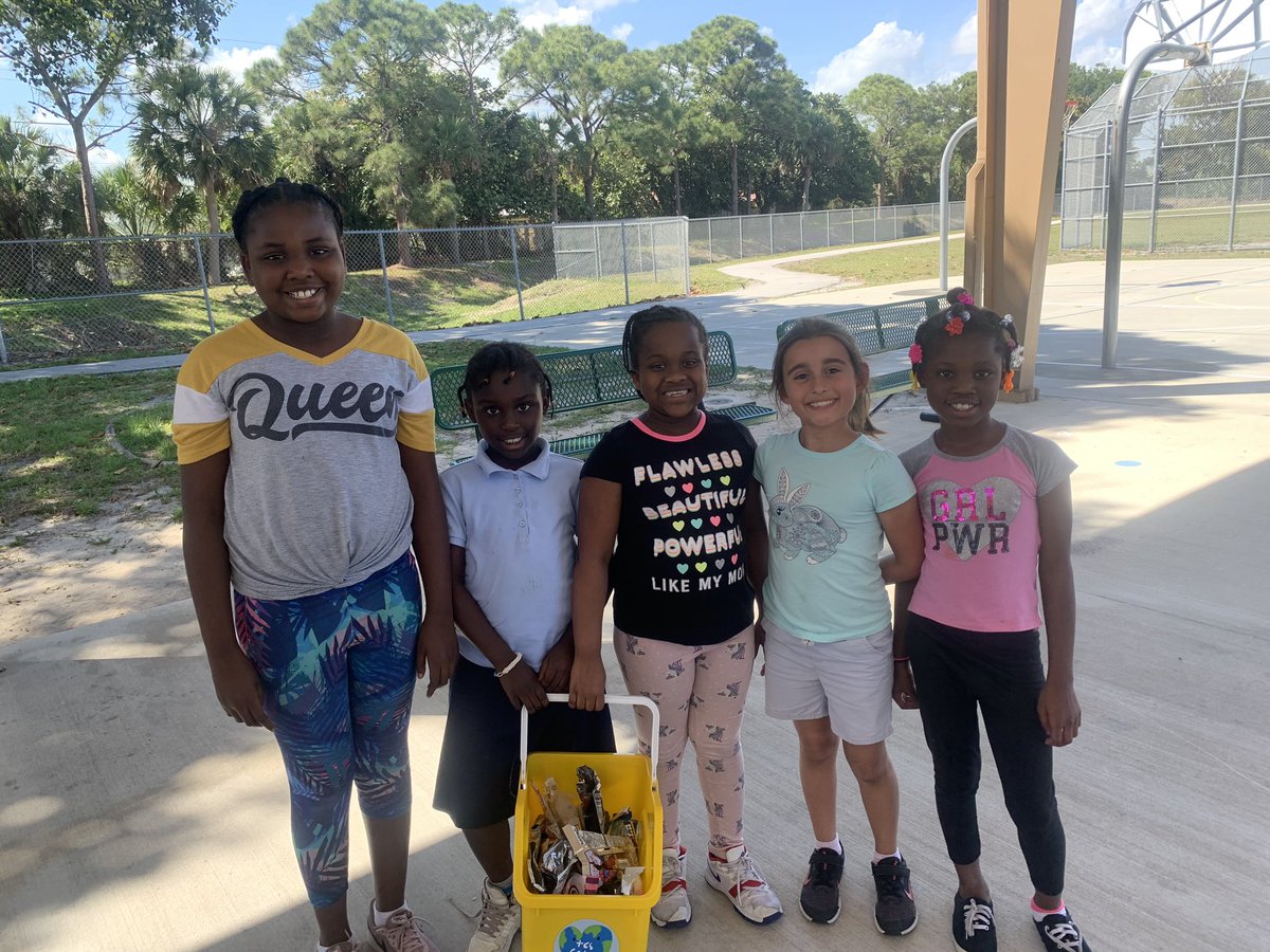 carriezitotcs's tweet image. This is how they wanted to spend their recess. They were so proud of how much trash they found and so was I!!! #tcs #thirdgradeallstars #caringmatters