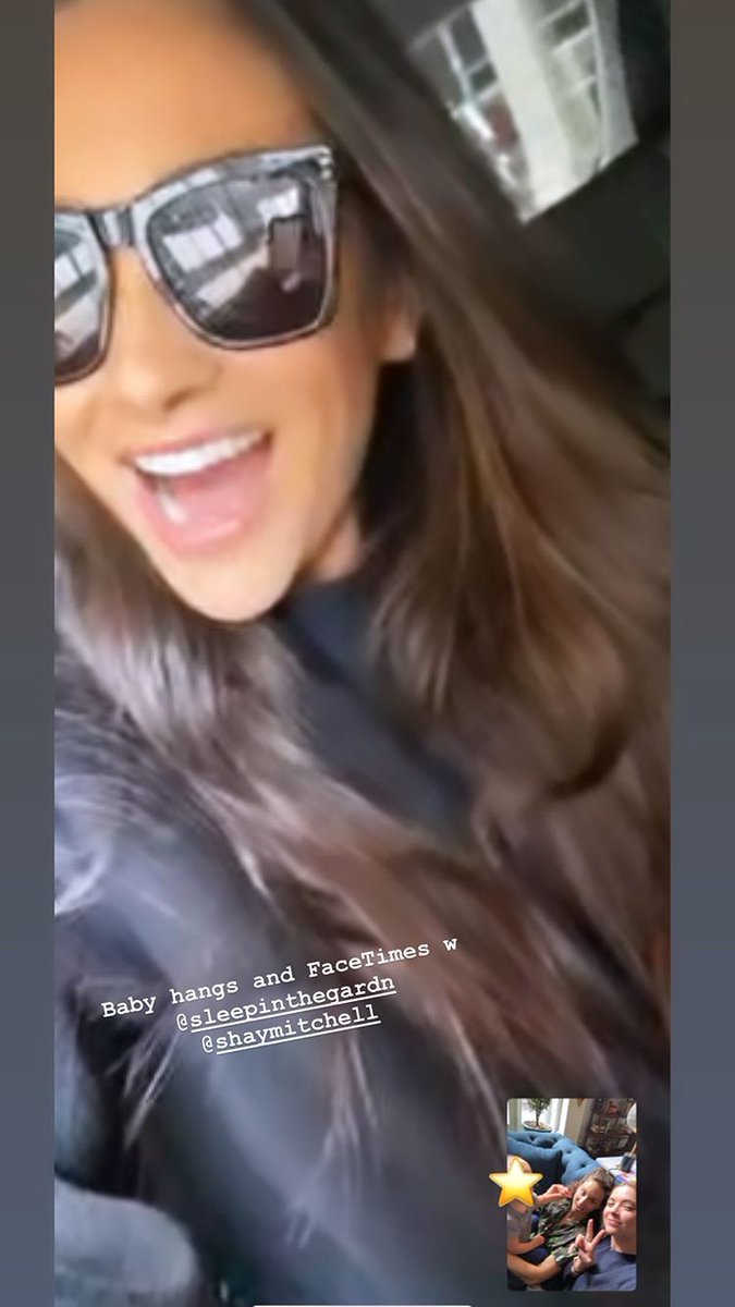 PLL_random's tweet image. #ButtahBenzoBells

Ashley Benson y Troian Bellisario juntas haciendo facetime con Shay Mitchell😍❤️ #PLLCast #PLL