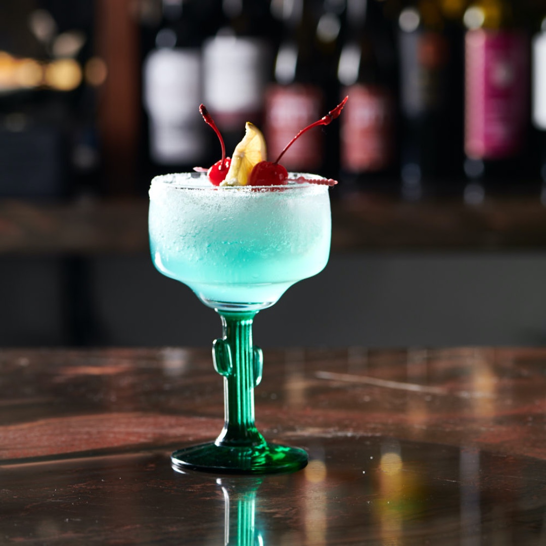 Akbar_LI's tweet photo. Enjoy a #cocktail at our full #bar to start your evening off in style. #AkbarLI https://t.co/EEq0gs3srN