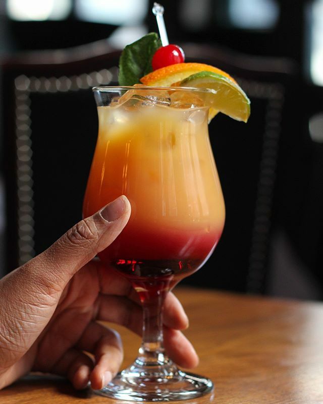 VPSTEAK's tweet photo. Red wine, whiskey, a cosmo...what's your drink of choice? 🍷🍸🍺
-
Vin rouge, whisky, cosmo... quelle est votre boisson préférée ? 🍷🍸🍺
.
.
.
#vieuxportsteakhouse #mtlfood  #expoldmtl #oldmtl #vieuxmtl #foodiemontreal #foodiemtl #vieuxportmontreal #v… https://t.co/npON18GJd8 https://t.co/bHeL8V9PCo