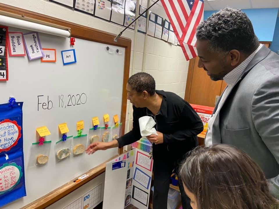 EvanForIPS's tweet image. I attended PIT Day at @IPS_CFI 70 &amp;amp; visited Michelle McKeller’s 1st grade class to see what they are learning about germs. Students swabbed pieces of bread with an iPad, table, and various levels of washed hands. A timely reminder that we all need to properly wash our hands! 🦠