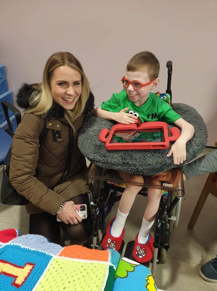 CrosshouseCF's tweet photo. Our Fundraising Manager @Amy_GCHC met our fundraising superstar Kyle up at @GCH_Charity where he was enjoying some extra special activities for #WorldBookDay📚

Help us care for Ayrshire’s children in hospital at Crosshouse &amp; the AMU at @thekiltwalk💜➡️
https://t.co/ObjiklGifs https://t.co/srEwqxDLfm