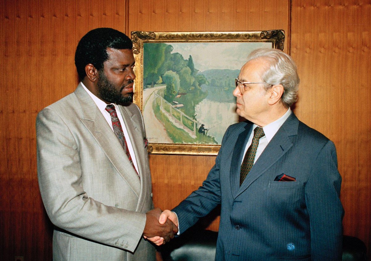 hagegeingob's tweet photo. I express condolences on passing of former UN SG Javier Perez de Cuellar. He played a sterling role in UN efforts for an Independent Namibia. His understanding of our struggle for freedom was key to a peaceful transition to Independence. A brilliant son of the Global South. R.I.P https://t.co/fb7EObRpph