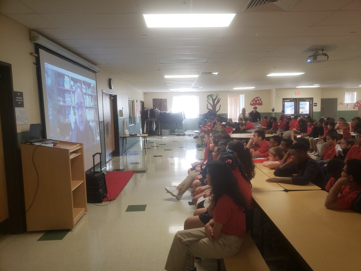 DCSSouthside's tweet photo. 5th grade had an awesome “Skype with a Scientist” @SkypeScientist this week. Mel Zabecki, an archaeologist answered questions. Real life application of #STEM thank you @lisa_sicignano ! #CSUSAproud #DCSSBestYearYet https://t.co/635OYQU1TI