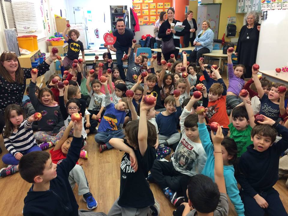 C4HSchoolFood's tweet photo. Did you know?

1,000,000 children, teachers, politicians, farmers, community leaders and others have crunched since 2008.

Will you be joining others this year calling for a School Food Program for Canada?
https://t.co/uYZp6D0zbJ https://t.co/9vpuqyV3V8