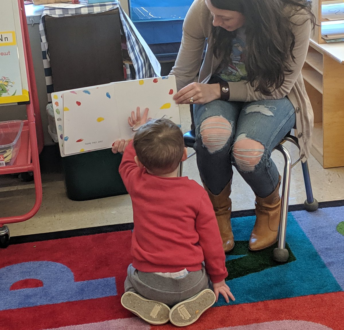 mrssheikhsclass's tweet photo. Our first Mystery Reader was so much fun! Thank you, Mrs. Kingsley! https://t.co/vNJABB6GBo