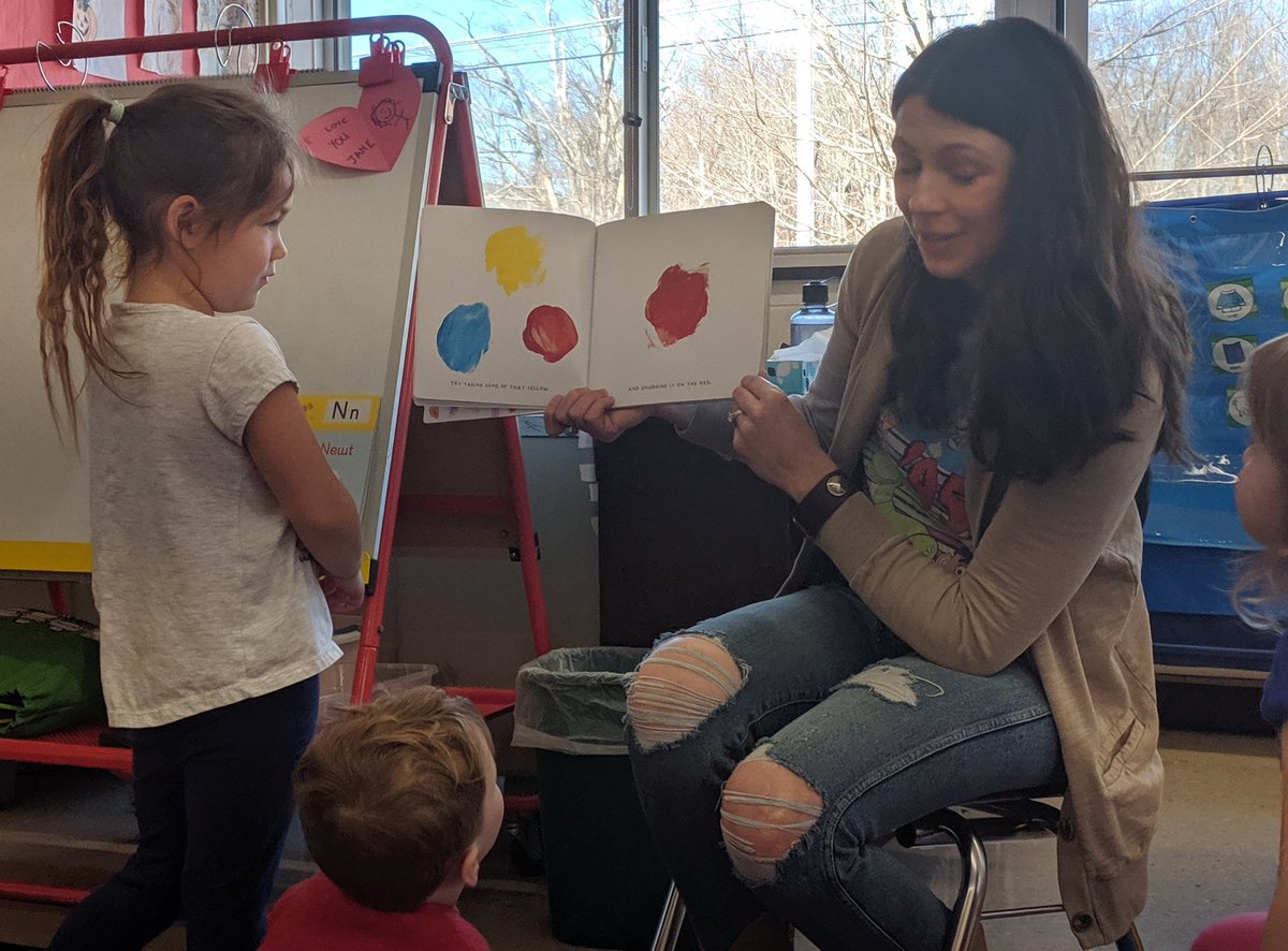 mrssheikhsclass's tweet photo. Our first Mystery Reader was so much fun! Thank you, Mrs. Kingsley! https://t.co/vNJABB6GBo