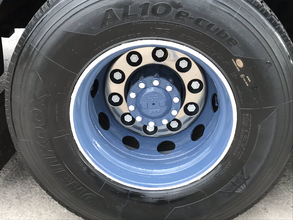 Bibbyscoaches's tweet photo. “Dales Treasure” BIB 6413 just out of the playpen after a full internal valet, full body wax and quick paint of the wheels. All our coaches are treasured regardless of age and this is still in everyday use! #Notforshow #Vanhool https://t.co/gDNyMw8j4B
