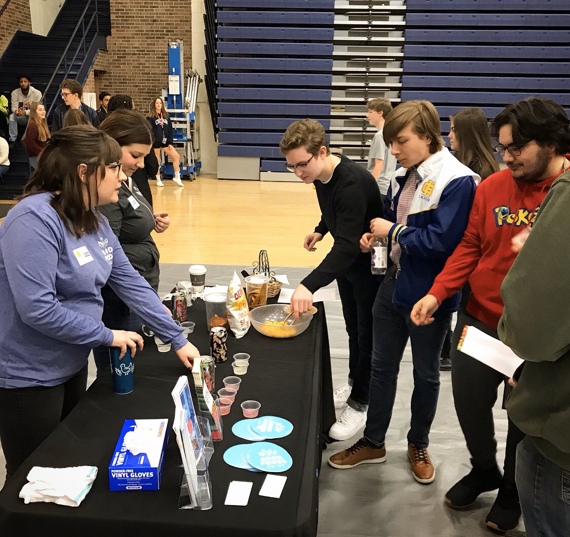 TeamHDI's tweet photo. Shout out to @GoodFoodsCoop for supplying some great samples at the 2020 Henry Clay Health Fair 🙌🏼 🙌🏼

#HealthyDevils #2020HenryClayHealthFair
#NationalNutritionMonth https://t.co/hgrf5AzTbz