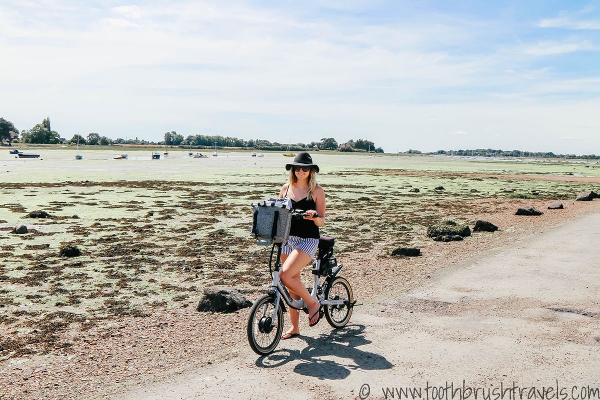 If you're looking for a coastal cycling route in England that incorporates gorgeous scenery, pubs, a boat trip and a way to bypass busy traffic—I've got just the route for you! toothbrushtravels.com/salterns-way-m…
