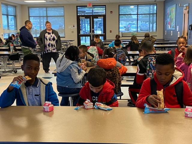 FCSNMeals's tweet photo. Enjoying a Delicious Nutritious Breakfast @EdwardBestFCS Cafeteria for #NSBW20! #GeneralMillsCF makes it easy with lots of Choices!
@fcschoolsnc
@DrWebb2016 https://t.co/qVKRS2l1O8