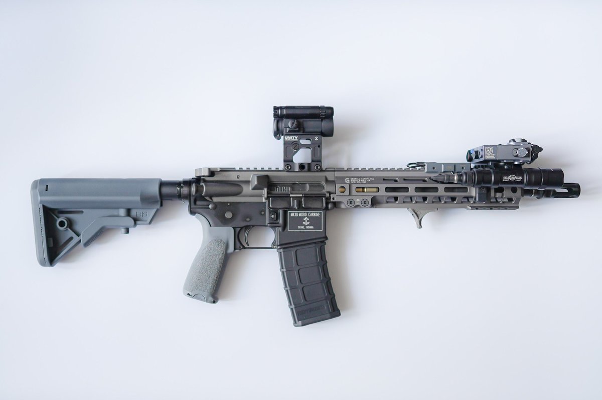molottoxi's tweet photo. キレイでピッタリ！MK 4 Federal Greyに適合なAimpoint M5
#airsoft #mk4 #edgarsherman #aimpoint #aimpointM5 #unitytactical #bravocompany #b5systems #サバゲー #vipertech #airsoftgun #surefire #clouddefense #railscales https://t.co/y8U4slo2AG
