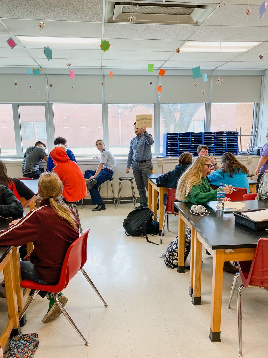 MsP_theteacher's tweet image. Kids in Coach Horner’s class are asking all the questions! #FloataBoat #NeedtoKnows #bisdpbl #bisdstem