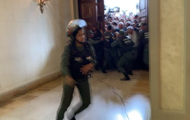 manuellozada's tweet photo. LLEGARON LOS TEQUEÑOS!!!!!!! #ChavezPartyNightClub https://t.co/a34HrRVsVa