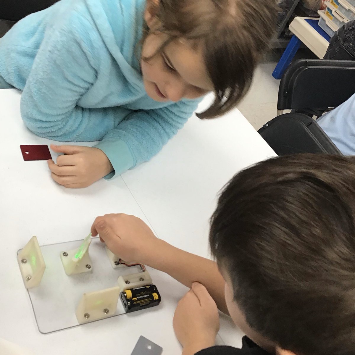 MrsPetersFH's tweet photo. Thank you so much to an enthusiastic team of @3M Visiting Wizards for “sharing the wonder of science” with us today! We are BURSTING with new ideas, connections, and questions about how light works all around us... and how much fun it could be to work as engineers! #staycurious https://t.co/JmboEIhr3w