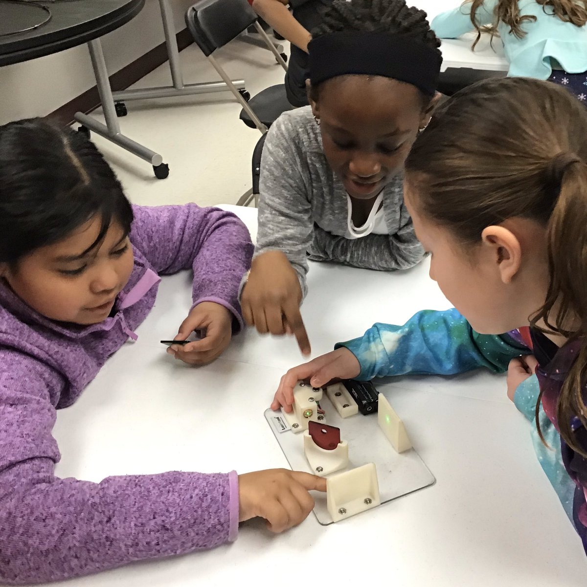 MrsPetersFH's tweet photo. Thank you so much to an enthusiastic team of @3M Visiting Wizards for “sharing the wonder of science” with us today! We are BURSTING with new ideas, connections, and questions about how light works all around us... and how much fun it could be to work as engineers! #staycurious https://t.co/JmboEIhr3w