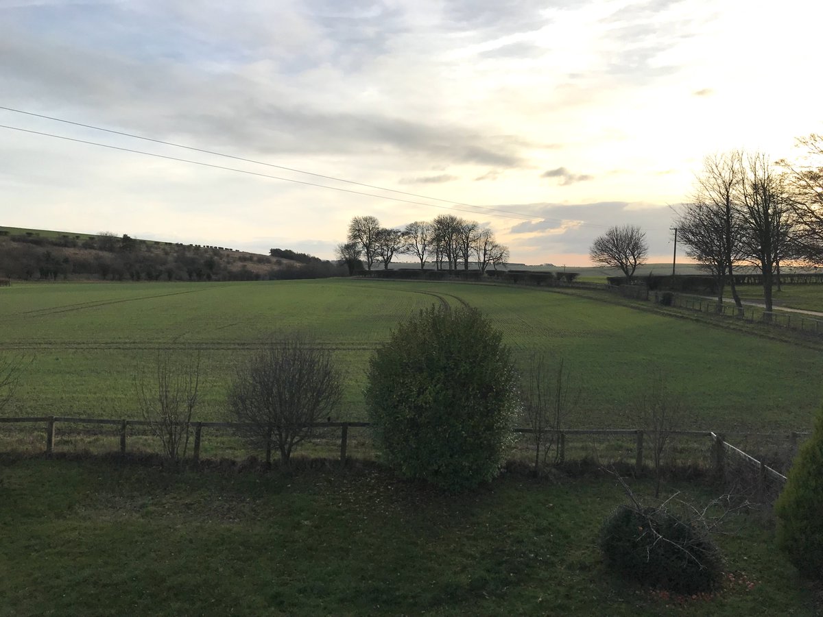 Struttsnewbury's tweet photo. This 3 bed property is #forlet on a lovely #Countryestate, with amazing views near #Lambourn Contact us now for a viewing โก๏ธโก๏ธ https://t.co/YDQvFRW8cS https://t.co/tQcDamWJZp