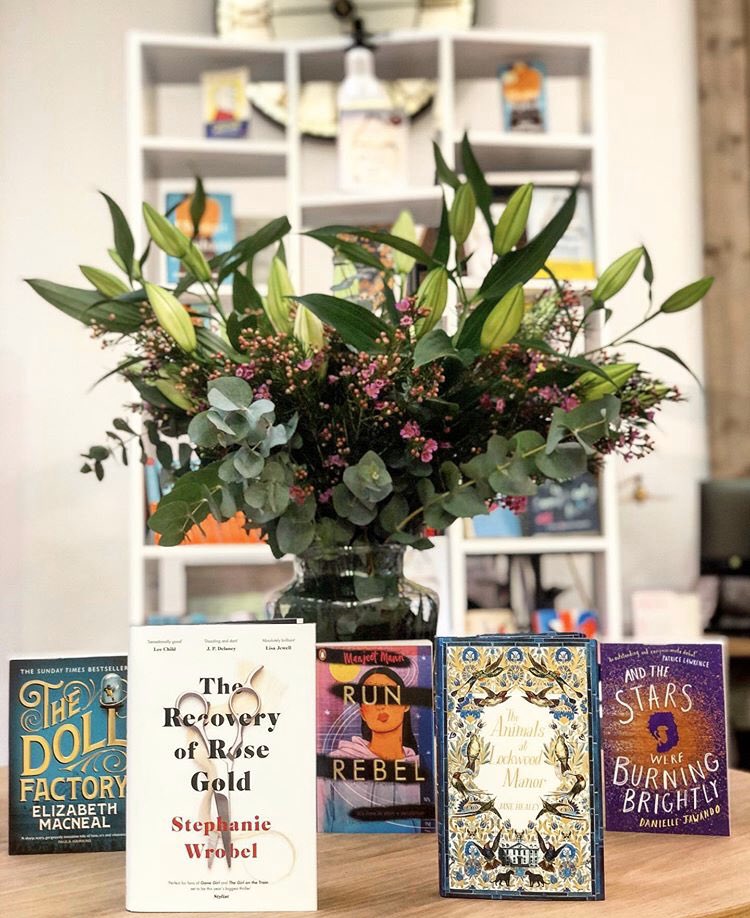 MMLitAgency's tweet photo. All the wonderful agency books published today on display! Make sure to get your copies now 📚 #TheDollFactory #RecoveryofRoseGold #RunRebel #BurnBright #AnimalsofLockwoodManor @DanielleJawando https://t.co/1V63lLbI6z