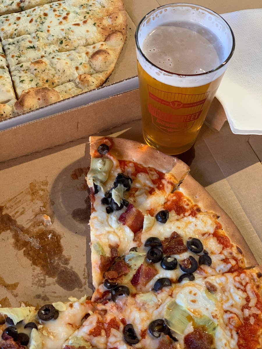 FirstStreetBrew's tweet image. Thursday nights are the best with @backalleybakery pizza! Pick some up and bring it over and pair it with a dollar off the Beer of the Week. The last pizza orders must be in by 6 and the Tap Room is open until 9 pm!