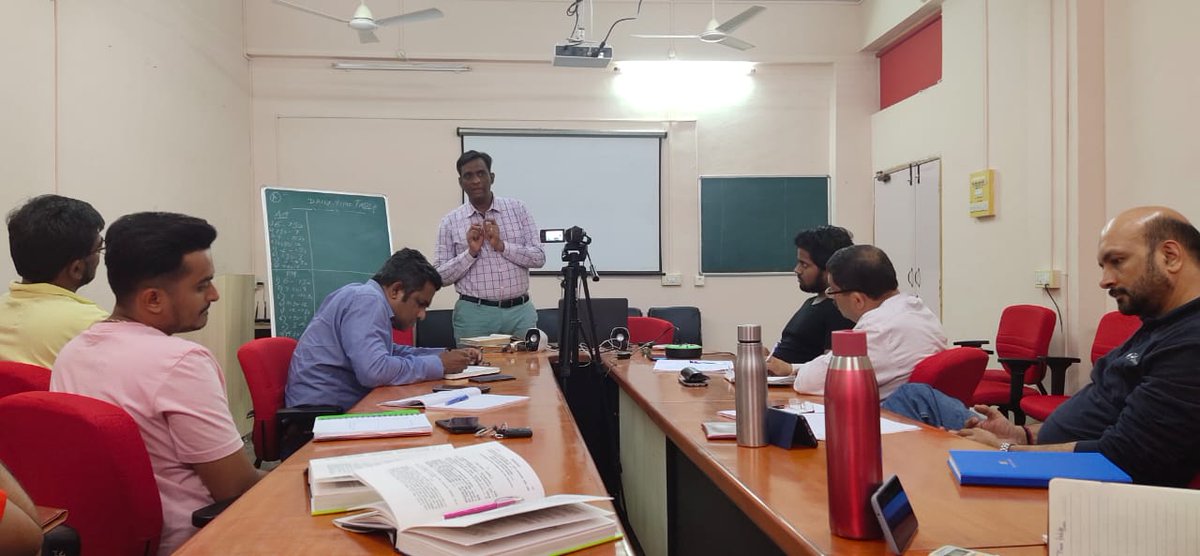 rchanakyapillai's tweet photo. On Sunday, 1st March took a lecture on topic: '#Chanakya's #TimeManagementModel for Kings/#Leaders' for our second batch students of Masters in Leadership Science (MA-LS) department of Chanakya International Institute of Leadership Studies (#CIILS).
#KautilyaArthashastra https://t.co/T6QhDhjKl7