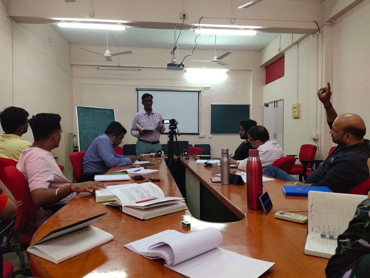 rchanakyapillai's tweet photo. On Sunday, 1st March took a lecture on topic: '#Chanakya's #TimeManagementModel for Kings/#Leaders' for our second batch students of Masters in Leadership Science (MA-LS) department of Chanakya International Institute of Leadership Studies (#CIILS).
#KautilyaArthashastra https://t.co/T6QhDhjKl7