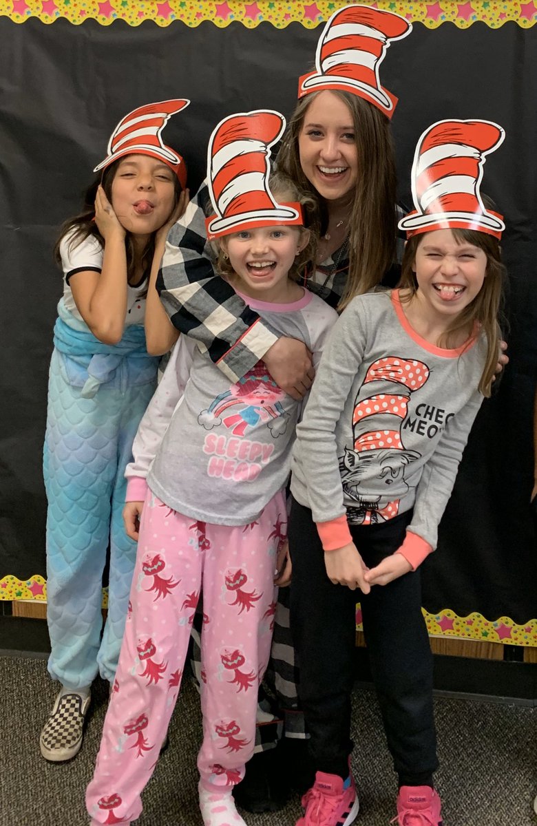 HubbsClassroom's tweet photo. I love teaching them to love reading. #ReadAcrossAmericaWeek https://t.co/N2GVQbug2x