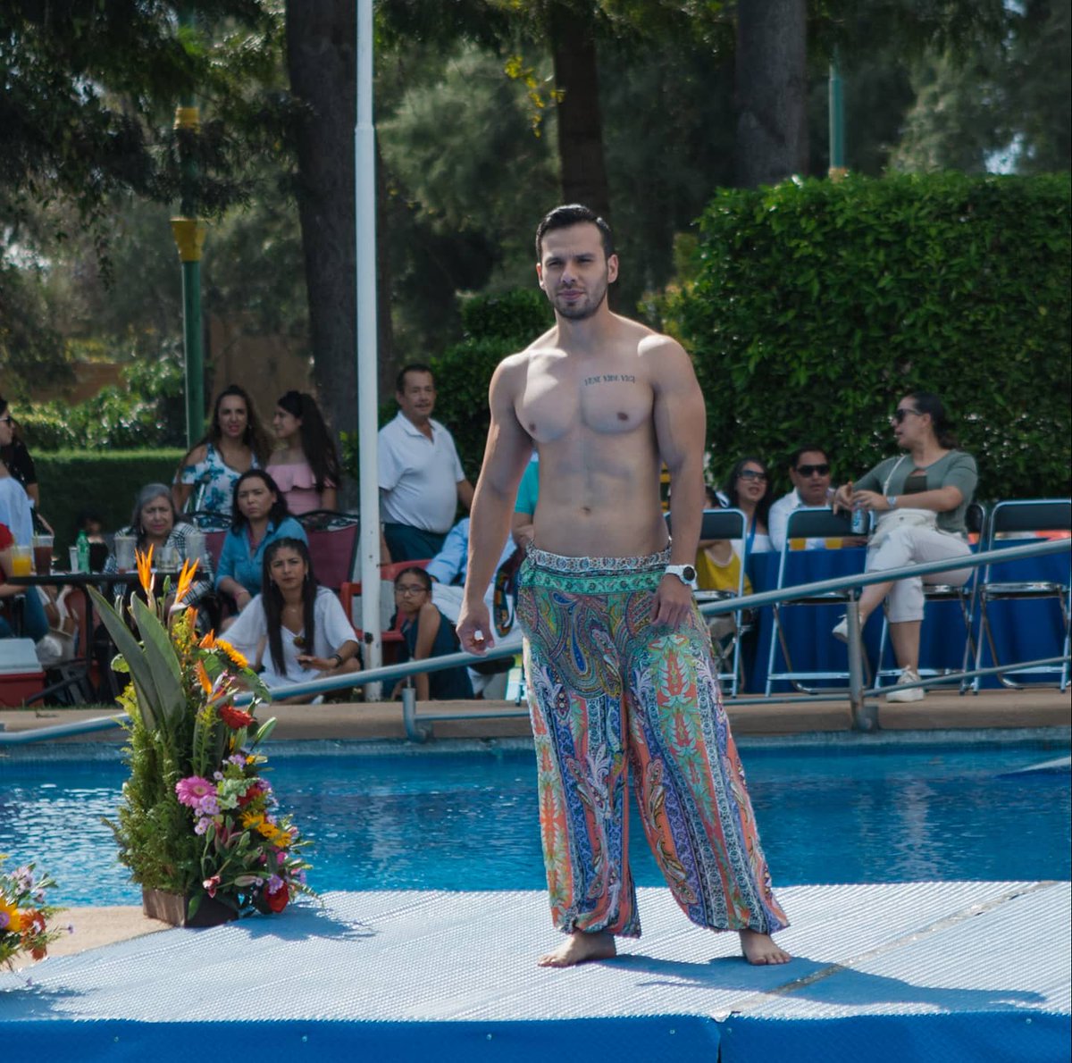 marcosfashion's tweet photo. Aniversario club Zapotlan
Modelo: @totti008
Photo: @pakorodriguezfoto
.
.
.
.
.
.
.
#runway #aniversarioclubzapotlan #zapotlan #cdguzman #jalisco #mexico #mc #marcoscandelario #menswear #mensfashion #menstyle #fitnessmodel #fitness #mrmodel #actitudmrmodel #pants #fashion #ss220 https://t.co/XRrtL8mtIG