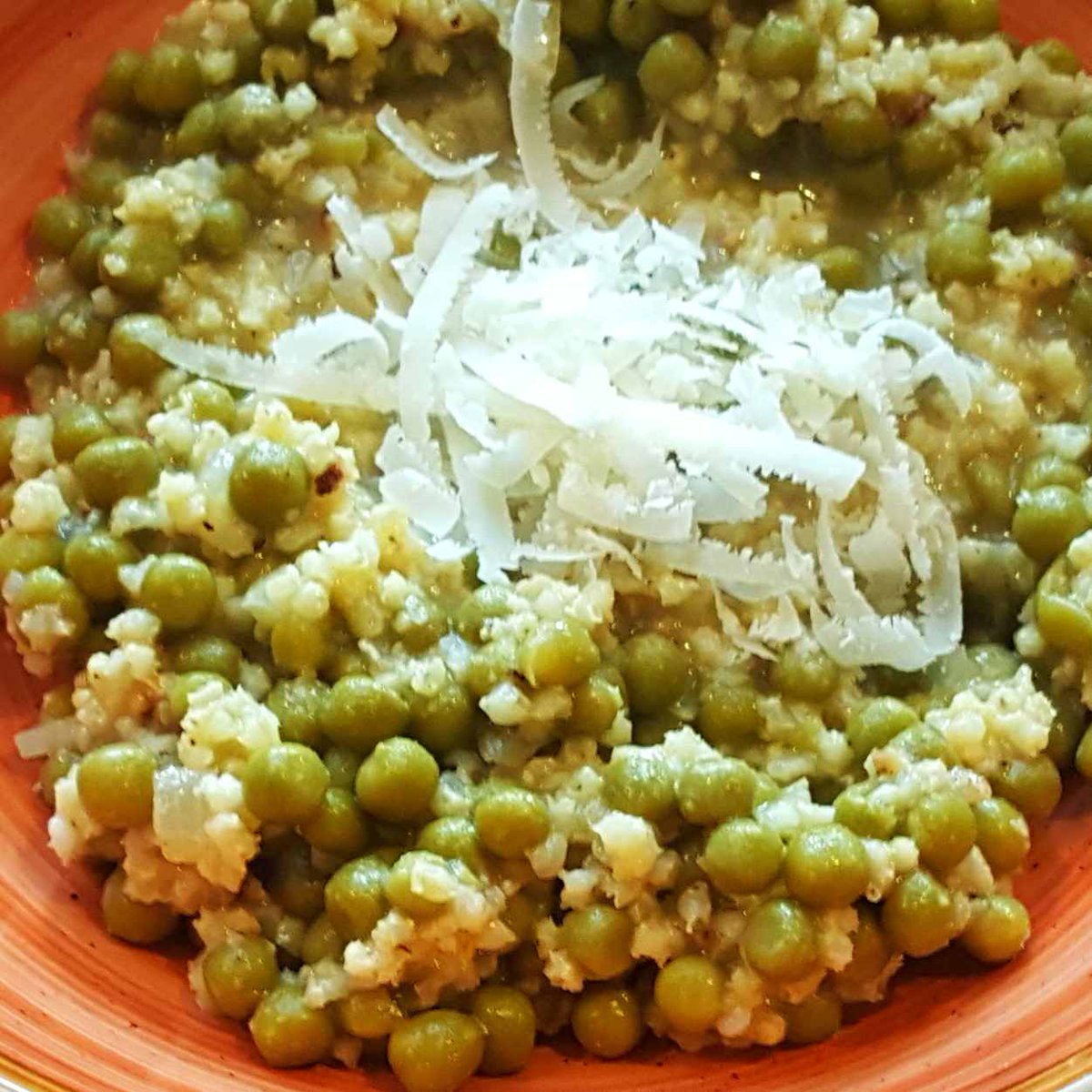 MikeKocht's tweet photo. Einfaches #Twooking einfach gut, auch ohne Fleisch:
#Hirse fürs #Risotto kennt ihr ja von mir schon: #Hirsotto
Heute mit #Erbsen und viel #Parmesan
Dazu #Julienne #Salat von #Rohnen (#RotenRüben) mit #Kren (#Meerrettich)
https://t.co/tKAXsvszUC https://t.co/I9LBagVD6M