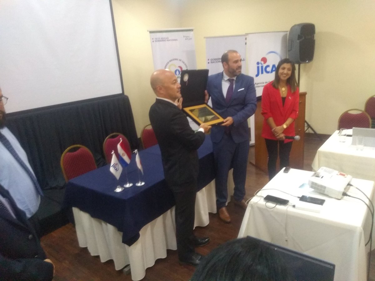 ShirosawaPy's tweet photo. Hoy acompañamos al Experto Japonés Hiroshi Tskimoto en su última reunión del #JCC  Impulsor del Proyecto #Inopar "Proyecto para el Mejoramiento de la Inocuidad de Rubros Agrícolas de Exportación para Pequeños Productores" junto al @SENAVEParaguay @mag @jica_direct @IPTA_Paraguay https://t.co/6NqMnUjQFn