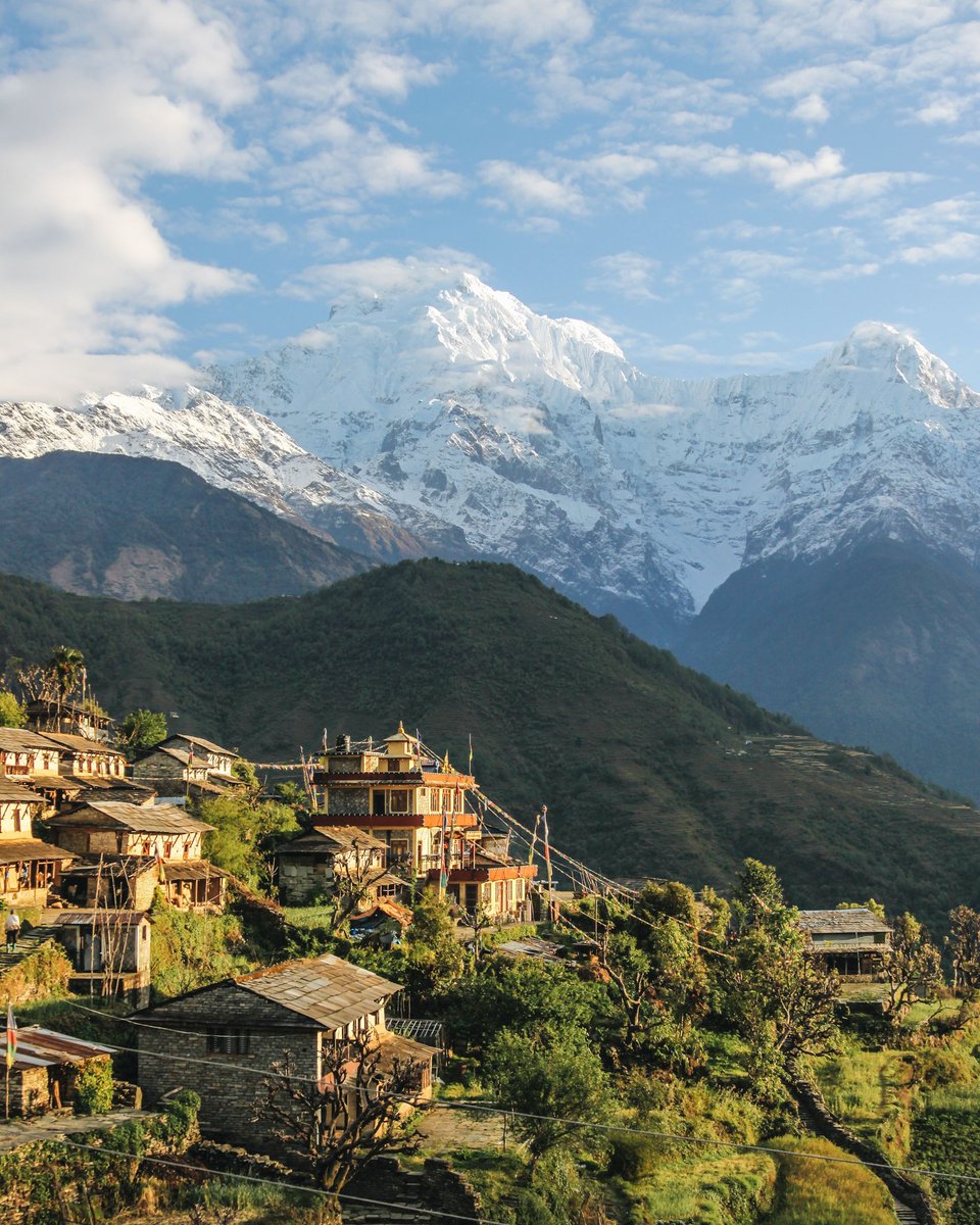 EverestTrav's tweet photo. ¡Majestuoso! Cuando estás ahí, entre los #Himalayas, y puedes contemplar la inmensidad de esas montañas, has vivido un espectáculo imposible de retratar. Vista del #Annpurna, 8091 mts de altura. https://t.co/JjnsuVLg8x