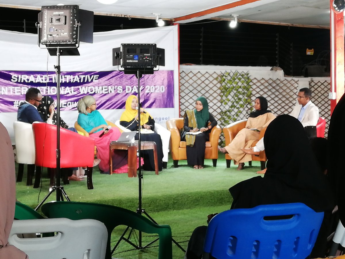 KhaalidMC's tweet photo. Wax-baridda haweenku waxa ay beddelaysaa jiilka barri, qoys ay joogto hooyo ama walaal wax baratay lama mid aha qoyska aanay joogin.
Isbeddelka bulshadu waa horumarinta haweenka iyo dhiskooda. @siradinitiative
#GenerationEquality
#Isbeddel https://t.co/k3Jpf5bcjg