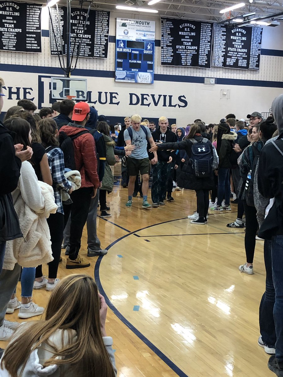 RHSBlueDevils1's tweet photo. RHS recognized teams that will be participating in the State Finals. DECA, Boys/Girls Bowling, Wrestling Individuals and Cheer will all be competing this weekend. The tradition is to create a tunnel for the student body to wish them all luck. #HardWorkPaysOff #RunninWithTheDevils https://t.co/ZYBOdwVC6y