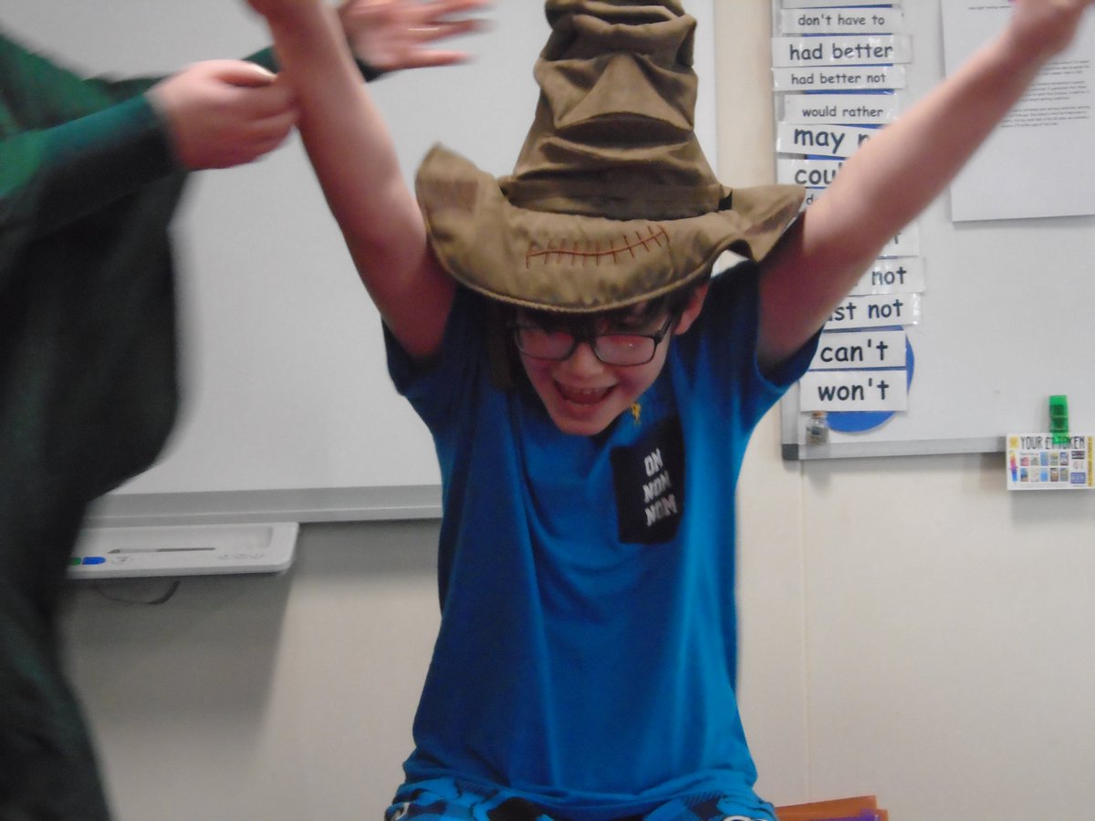 ClaveringTS27's tweet image. #6JB As part of our Harry Potter themed #WorldBookDay. Professor McGonagall invited all students to be placed into their house teams, with the help of the sorting hat. Some were happier than others with the decision. 🧙‍♂️🧙‍♀️📚⚡️