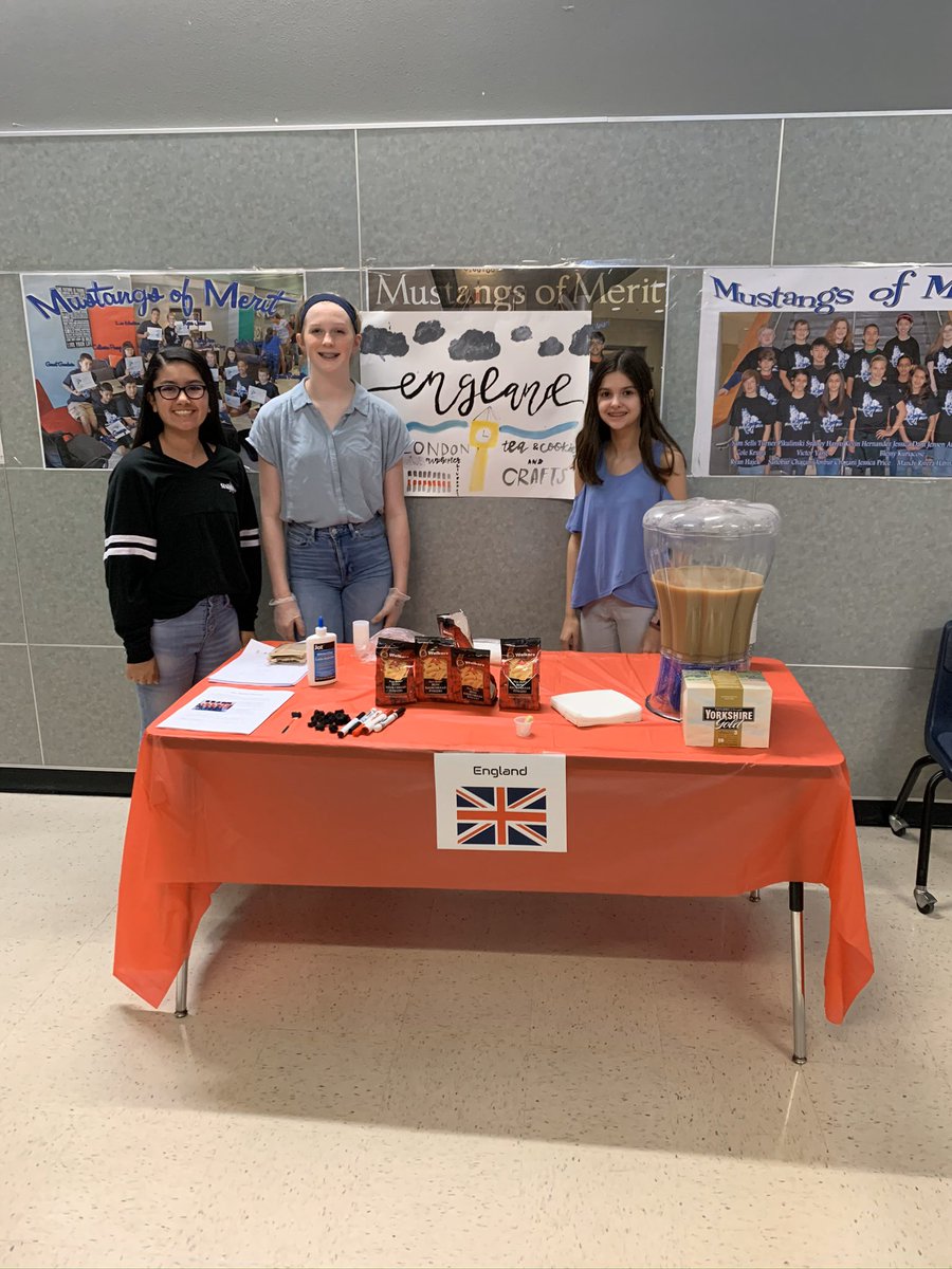 WillinghamKMS's tweet photo. The cultural fair was a blast! The kids did such an awesome job representing their countries! @Killian_MS #killianmustangs https://t.co/olfRYL1hs5