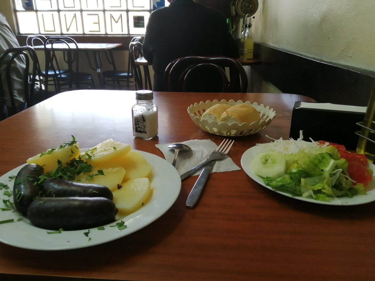PaulinaAcevedoM's tweet photo. #Gonzalón #TerminalStgo
Nada mejor que una buena #picada, en un ambiente inmejorable, con comida abundante y buen precio (con ensalada, pan y pebre)... para luego tomar bus e ir visitar a la abuela :-)
@ginniasa @VamosFueguinos @baradit @gloriaapii @Salome07_09_79 @FcoVillaTrova https://t.co/ytljEJWeWj