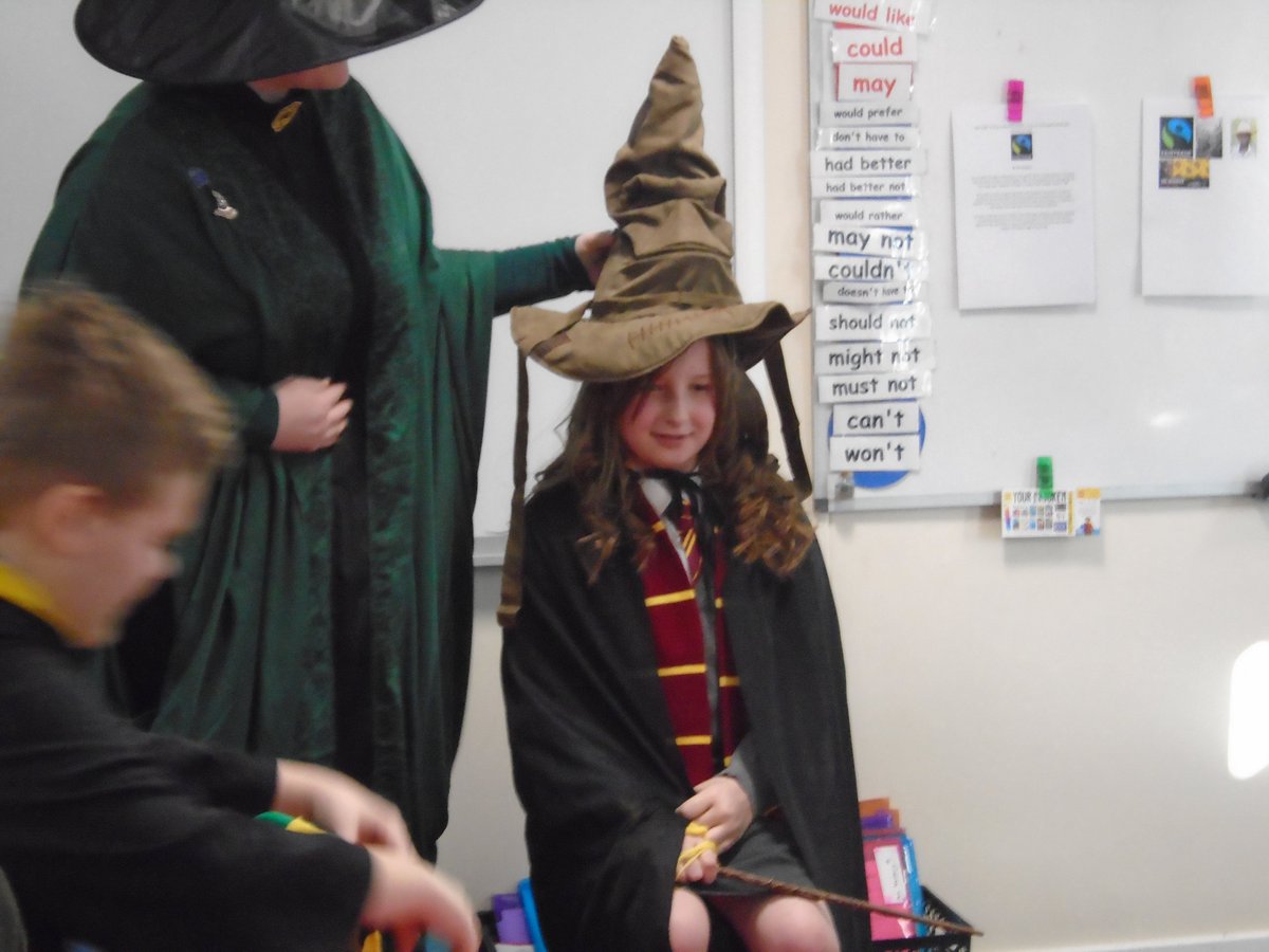 ClaveringTS27's tweet image. #6JB As part of our Harry Potter themed #WorldBookDay. Professor McGonagall invited all students to be placed into their house teams, with the help of the sorting hat. Some were happier than others with the decision. 🧙‍♂️🧙‍♀️📚⚡️