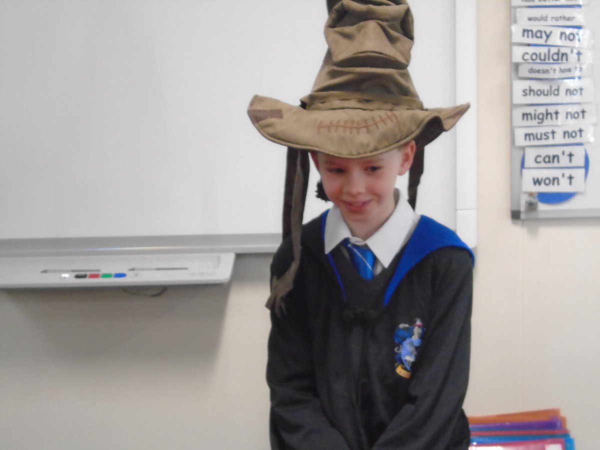 ClaveringTS27's tweet image. #6JB As part of our Harry Potter themed #WorldBookDay. Professor McGonagall invited all students to be placed into their house teams, with the help of the sorting hat. Some were happier than others with the decision. 🧙‍♂️🧙‍♀️📚⚡️
