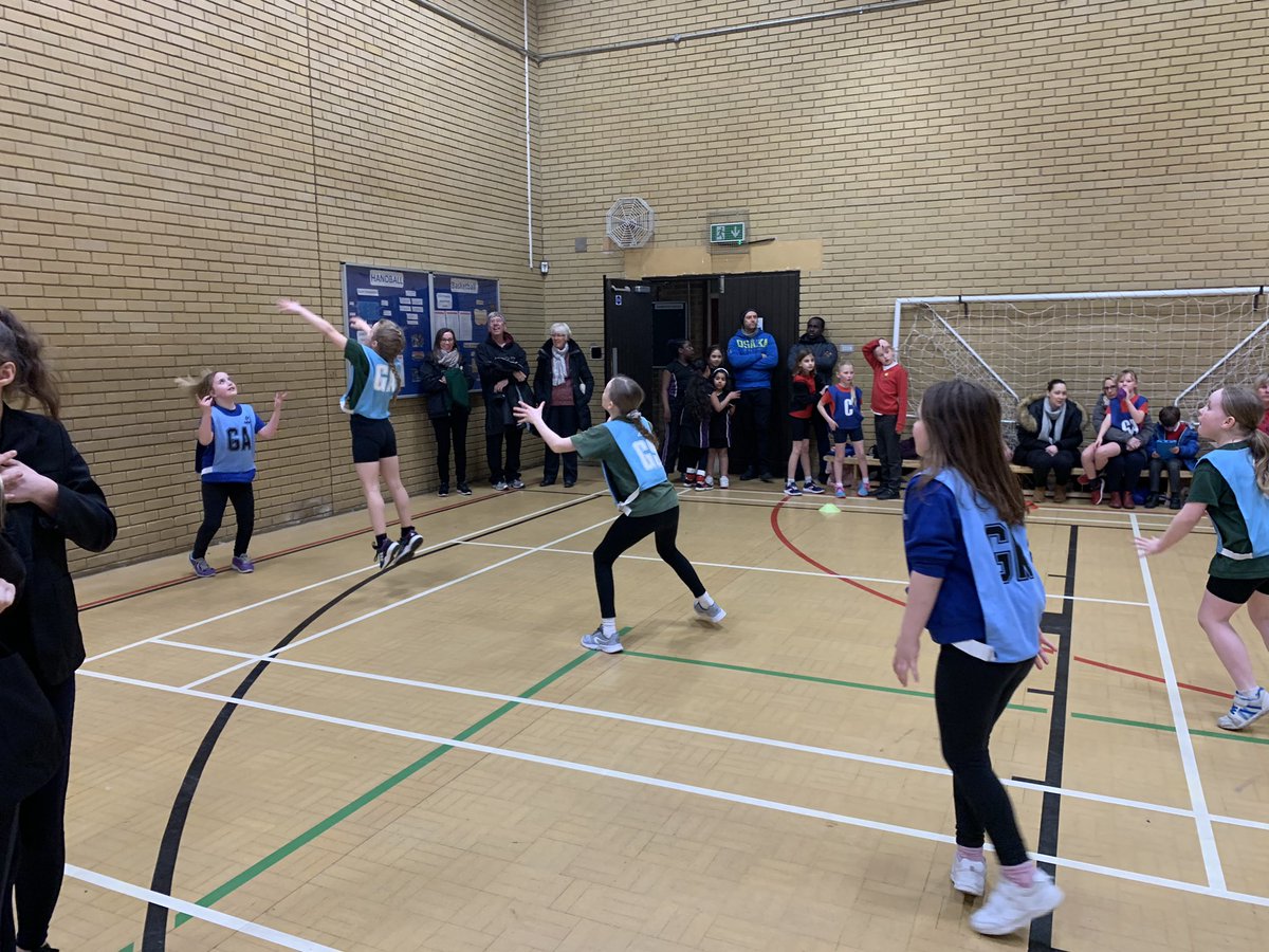 TickfordPark's tweet photo. A HUGE well done to the year 3/4 netballers who competed tonight at Ousedale. Team TPPS 2 placed third ๐ฅ and Team TPPS 1 came first ๐ฅ A fantastic result for Tickford Park! Well done to Abi who was named player of the tournament ๐๐ป #TP4PE #TP4Sport #TeamTPPS https://t.co/FJmMWBb6bZ