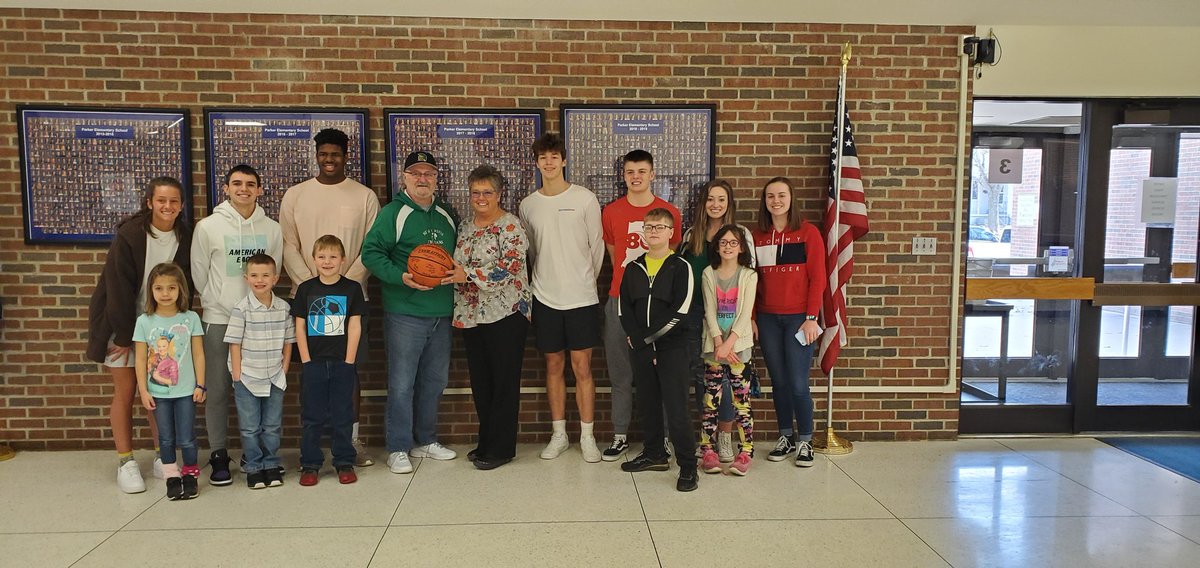 ParkerPanthers0's tweet photo. Parker Elementary accepted a Trojan game ball today from Walter Rector. Thanks to the players and cheerleaders for making this donation memorable. https://t.co/c2dCvYv6hD