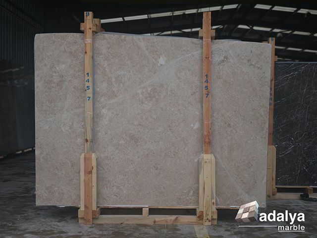 AdalyaMarble's tweet photo. Fresh cappucino slabs are ready to load #marble #design #marbledesign #interiordesign #interior #luxury #architecture https://t.co/o2oxUyUUMR https://t.co/o0jqVBdEJS