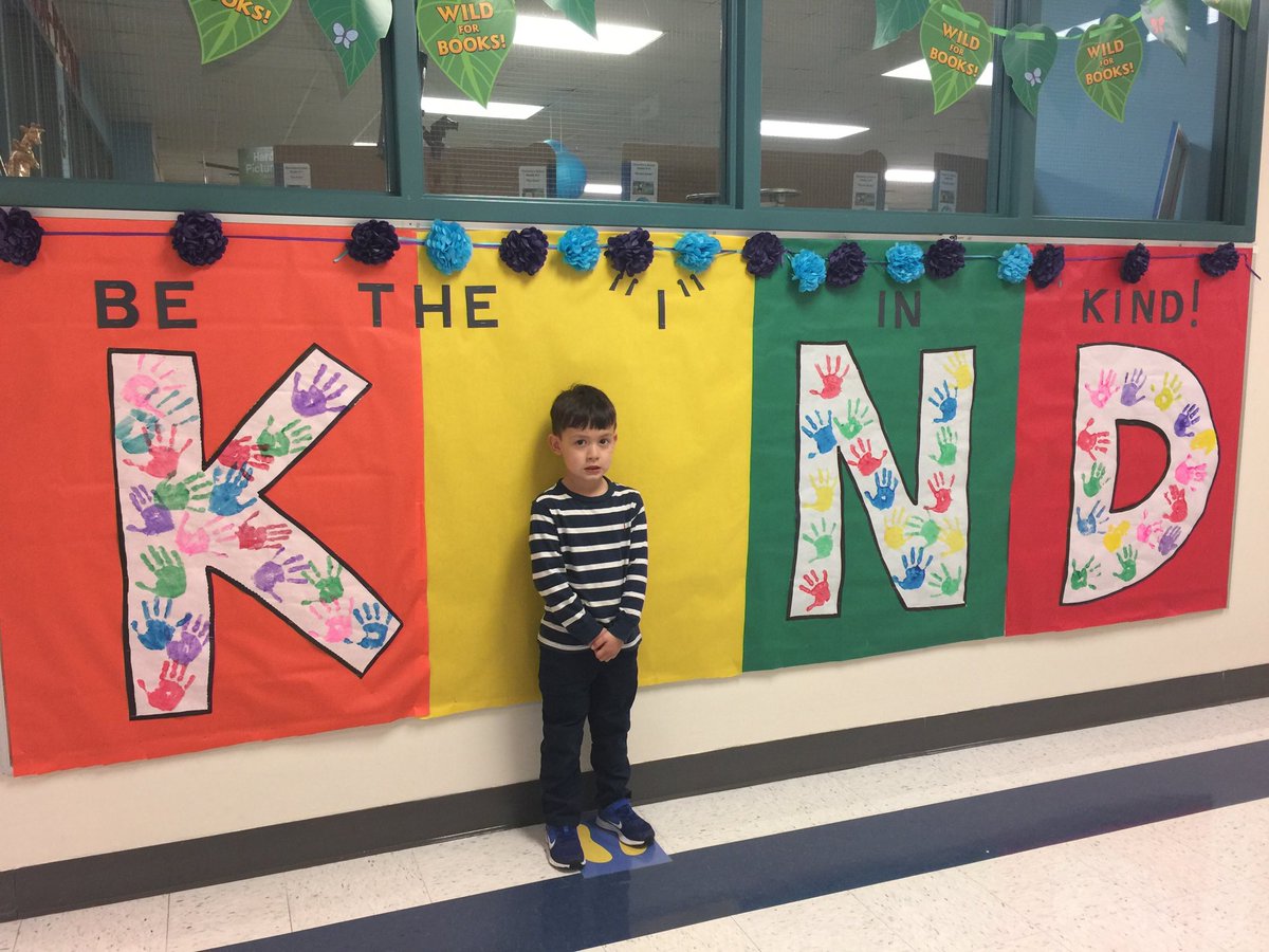 wre_library's tweet image. JOIN OUR FAMILY NIGHT TONIGHT 5-7PM ⁦@PickettPioneers⁩ Thanks ⁦@PickettPta⁩ for providing refreshments! STEM NIGHT, BOOK FAIR, GT Showcase, #PhysicsCircus &amp;amp; much more to buzz about #familynight #GISDLibraries #SupportOurPioneers #GISDproud